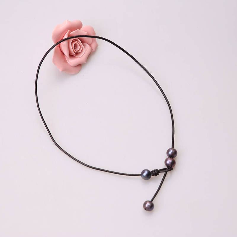 Einfache Schwarze Süßwasserperlen Halsband Halskette, Gefärbt Pfau Blaue Perlen, Echtes Leder Schnur Schmuck, in Der Nähe Von Runden von ColorAngle