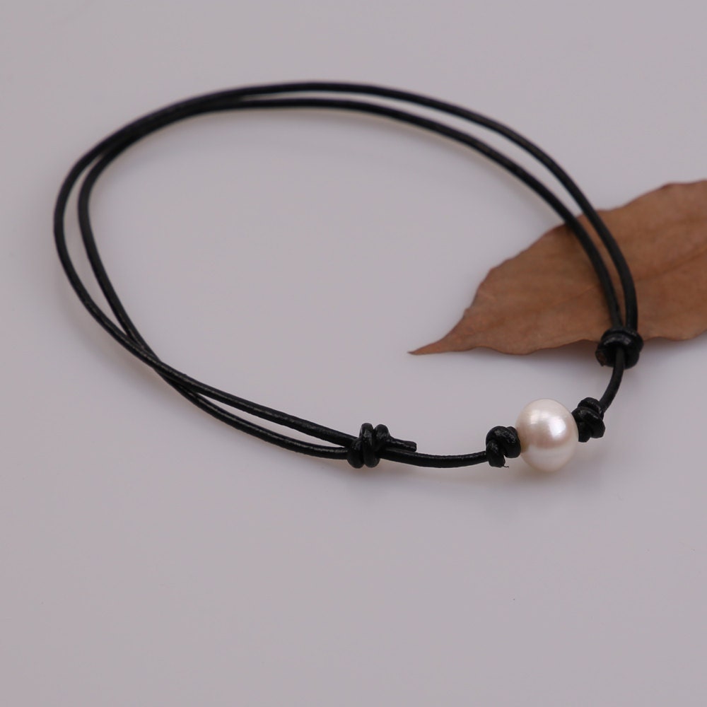 Einzelne Perlen Halskette, Halsband Leder Schwarze Runde Echtes Schmuck, Süßwasserperlen Chocker Verstellbare Kragen Frauen A0011 Einzelne Perlen Halskette, Halsband Leder Schwarze Runde Echtes Schmuck, Süßwasserperlen Chocker Verstellbare Kragen Frauen A0011 von ColorAngle