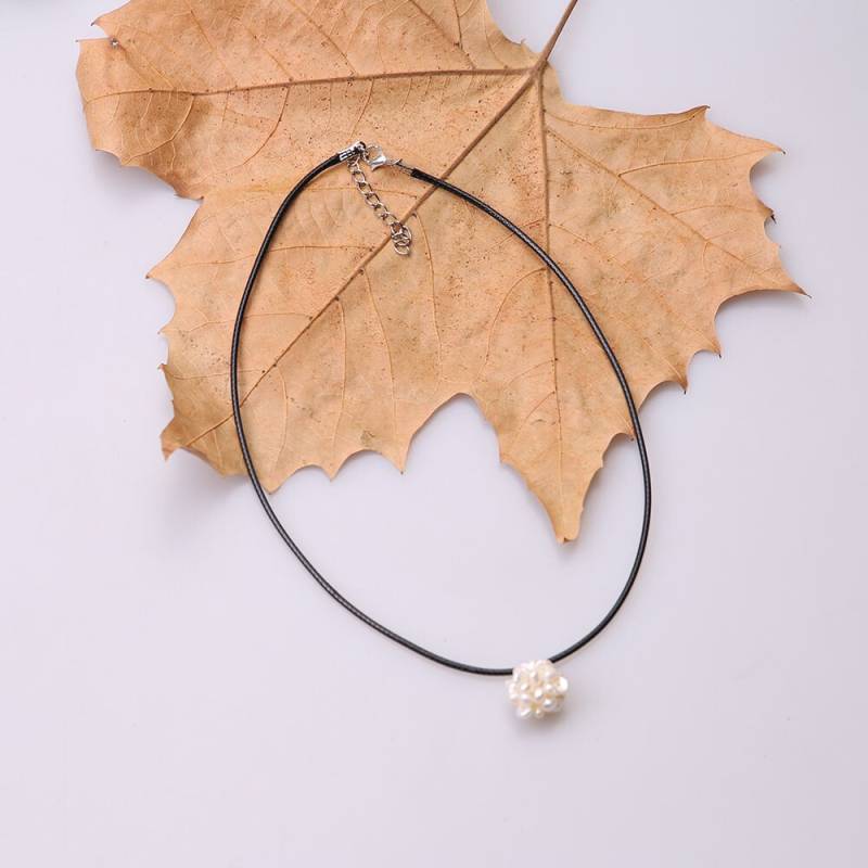 Süßwasser Perlen Kugel Anhänger Halskette, Frauen Halsbänder, Schwarze Wachs Schnur Schmuck, Gemischte Kleine Cluster Ball Echte Perle Weiß von ColorAngle