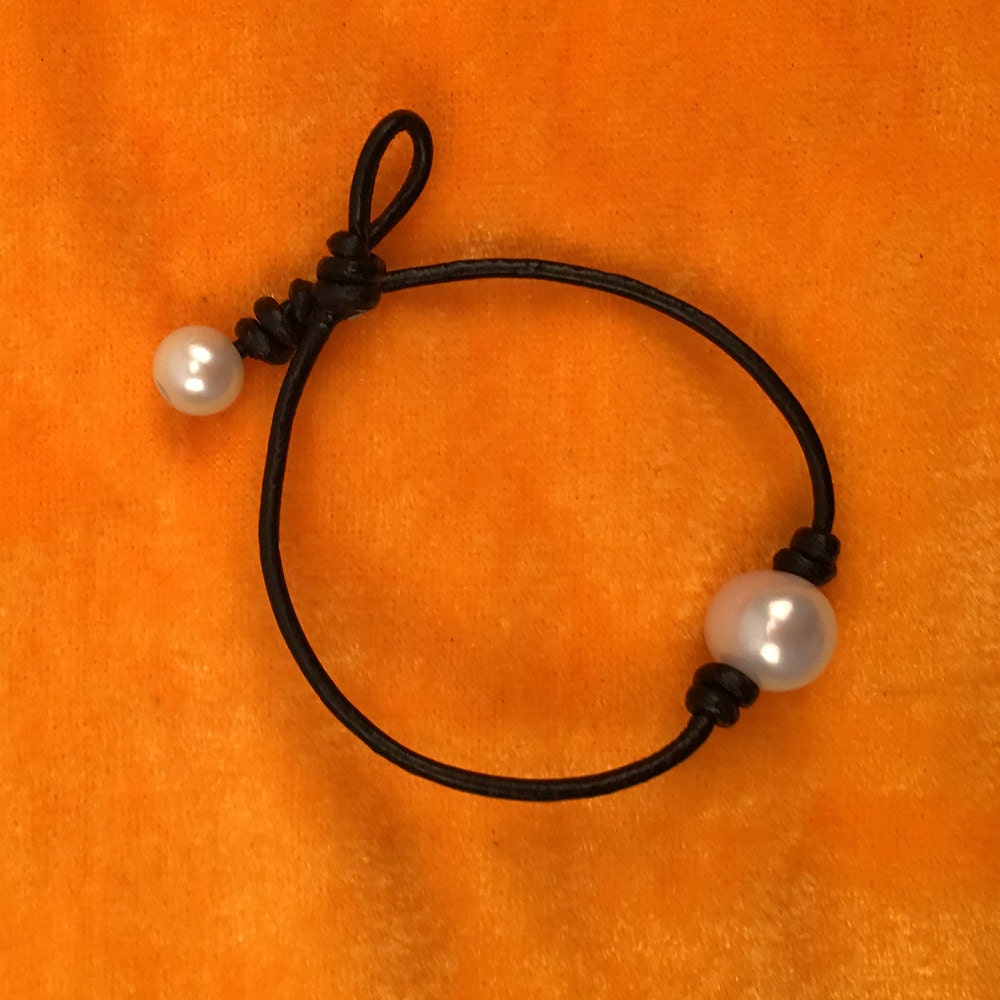 Süßwasserperlen Armband, Frauen Knotte Lederarmband, Armreif Für Handgelenk, Schwarzes Leder, Einzelperle Armband Schmuck von ColorAngle
