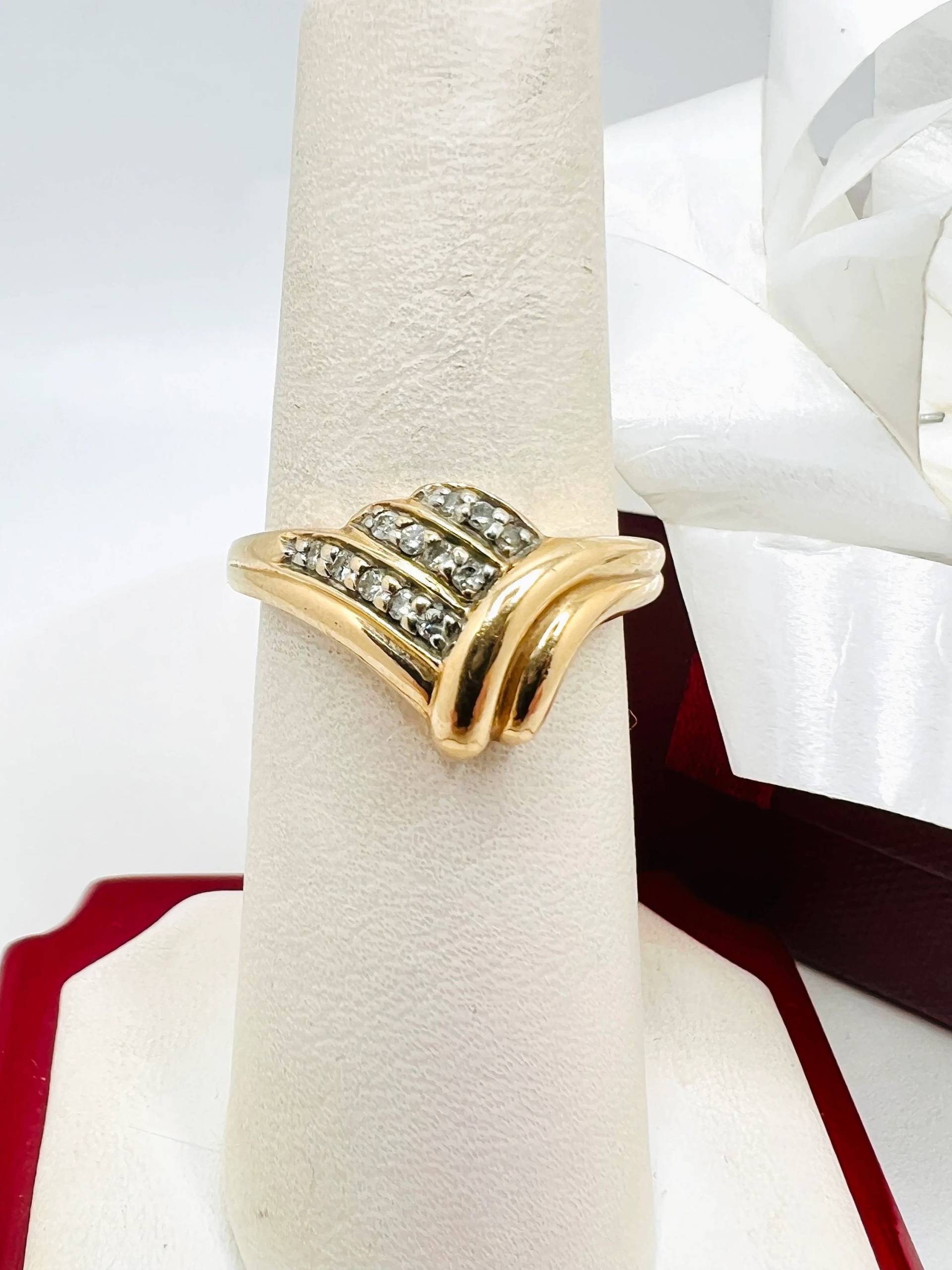 10K Gelbgold Diamant Ring Größe 6.5 von ColorCoutureJewels