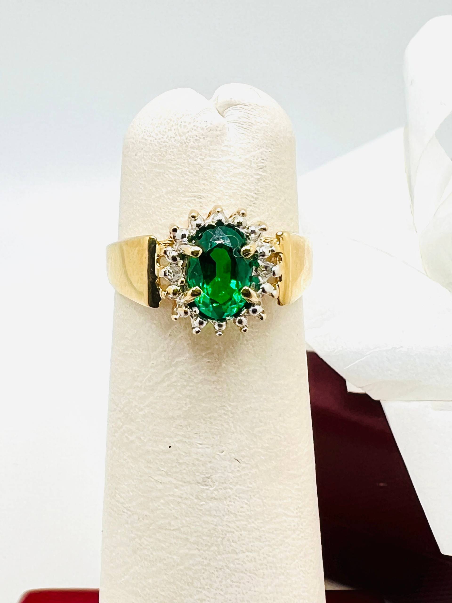 10K Gelbgold Peridot & Diamant 0, 01Ct Ringgröße 3.5 von ColorCoutureJewels