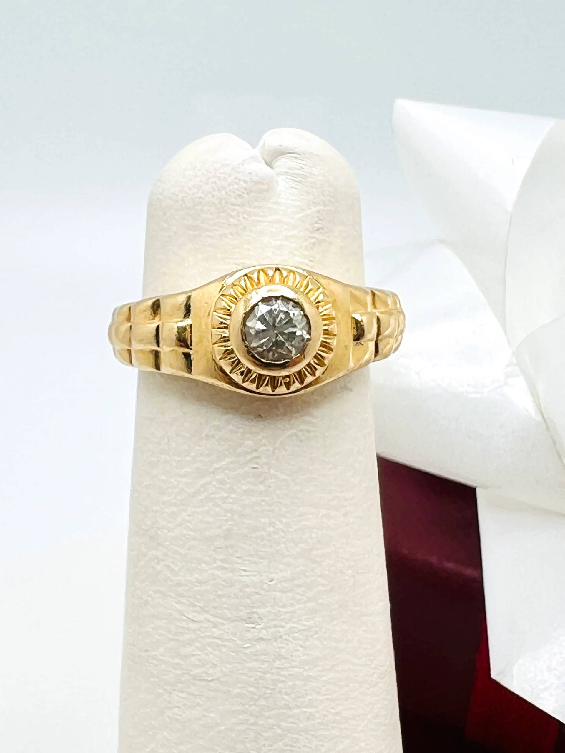 14K Gelbgold Diamant 0.15Ct Handgefertigter Herrenring Größe 3.5 von ColorCoutureJewels