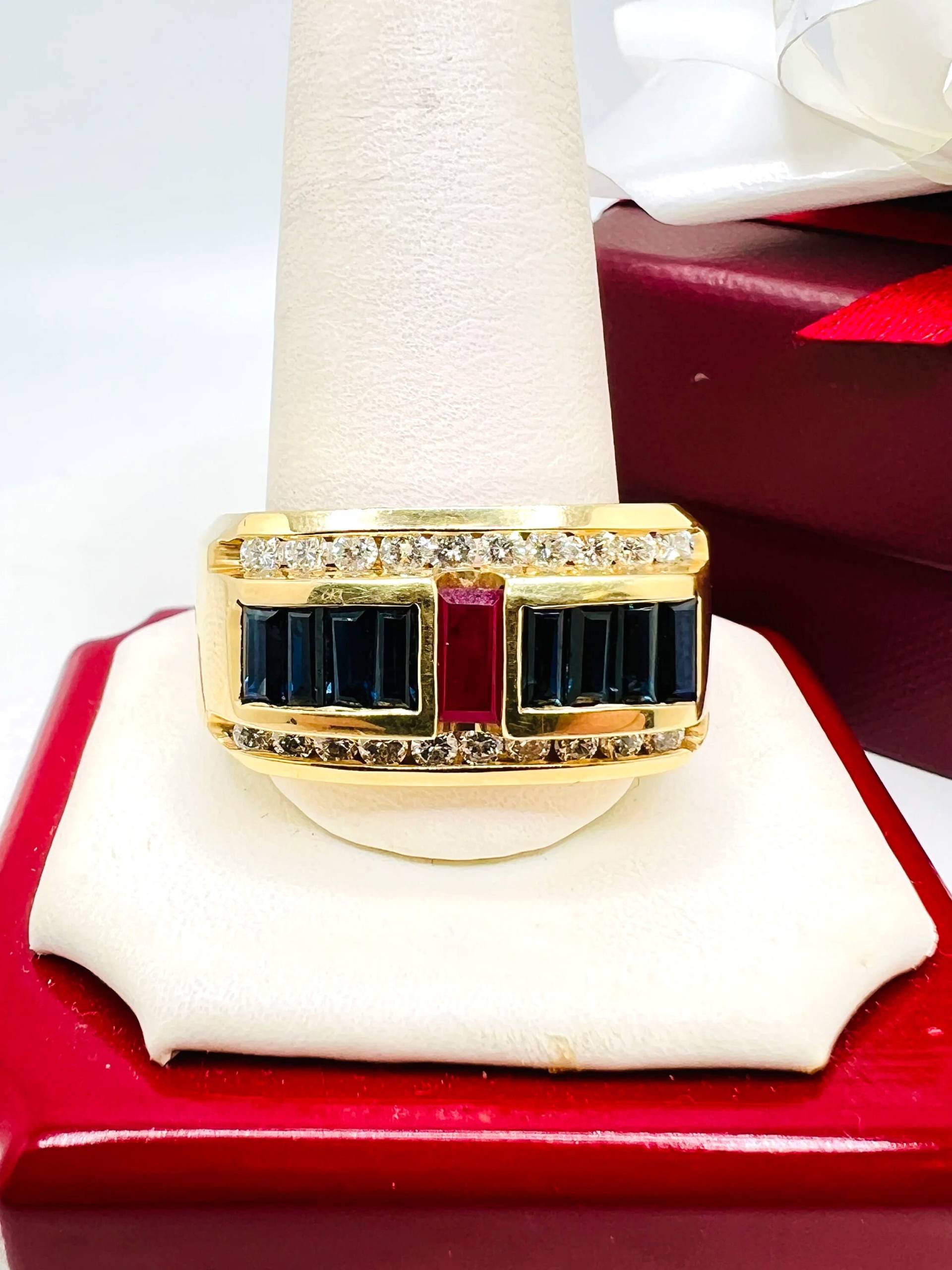 14K Gelbgold Diamant 0.60Ct & Saphir Rubin Handgemachter Herrenring Größe 12.25 von ColorCoutureJewels