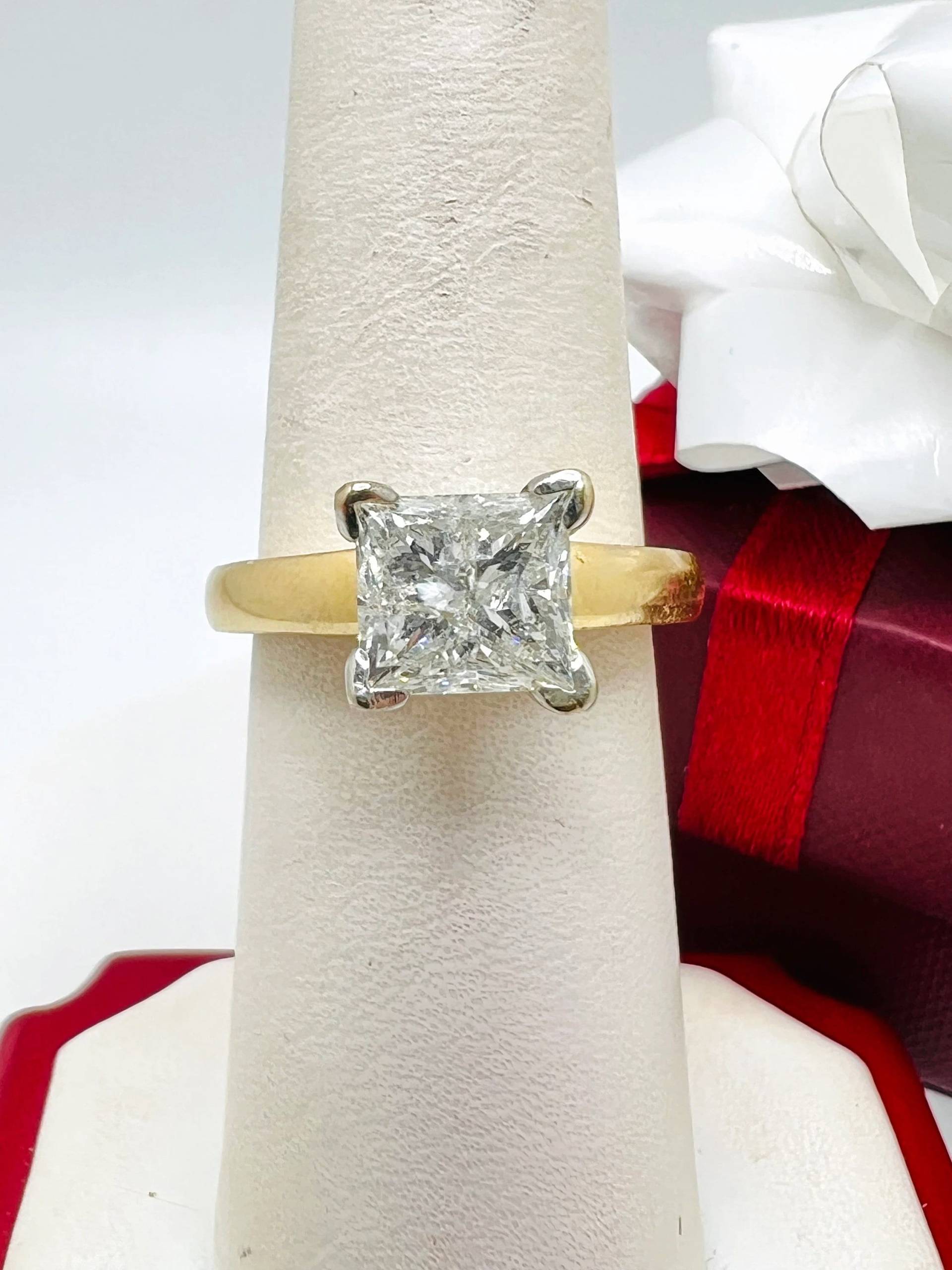 14K Gelbgold Diamant 2.05Ct Verlobungsring Größe 7 Ungefähr von ColorCoutureJewels