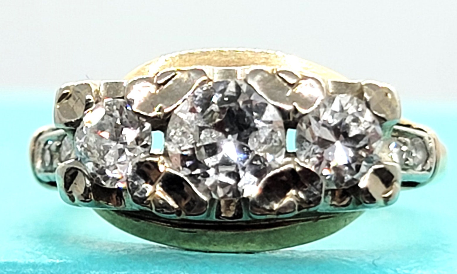 18K Gelbgold Diamant Ring Größe 4.5 von ColorCoutureJewels