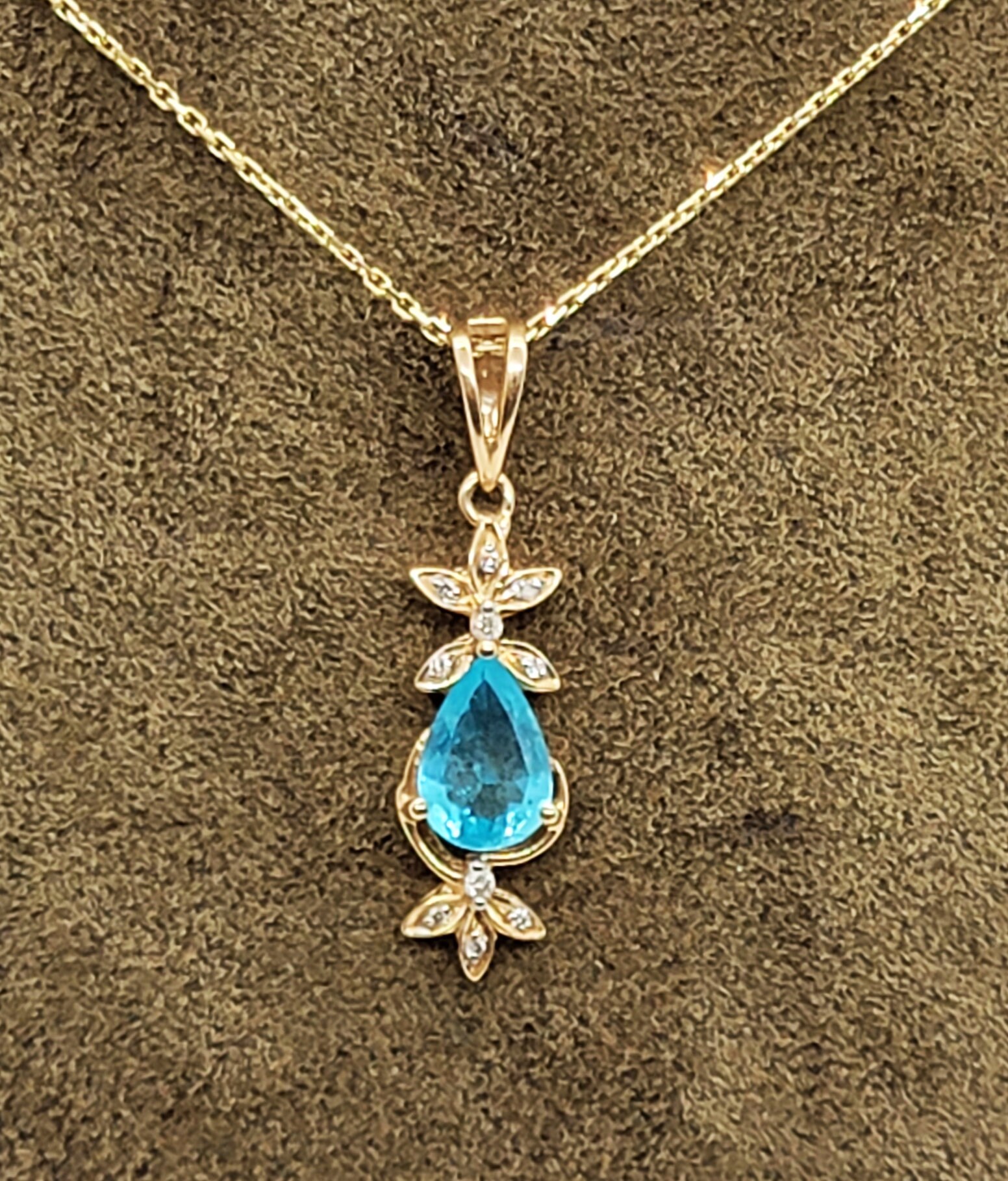 Blautopas Anhänger, 10K Gelbgold, Kette 14K Gelbgold 15 Inch von ColorCoutureJewels