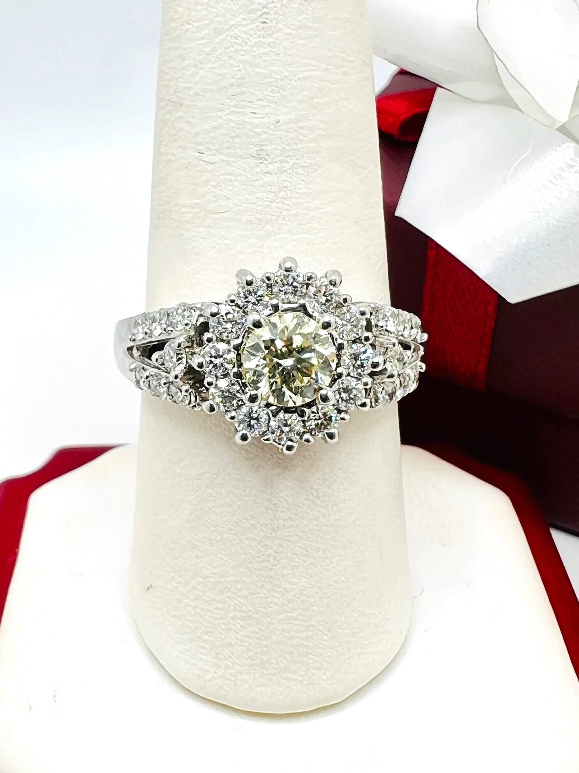 Handgefertigter 14K Weißgold Diamant Ring Größe 8.5 von ColorCoutureJewels
