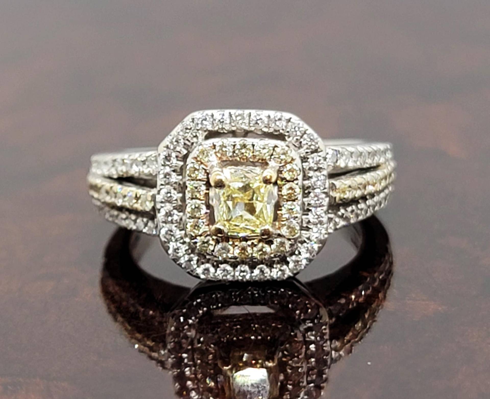 Handgemachter 14K Weißgold Gelb/Weiß Diamant Ring Größe 4.25 von ColorCoutureJewels