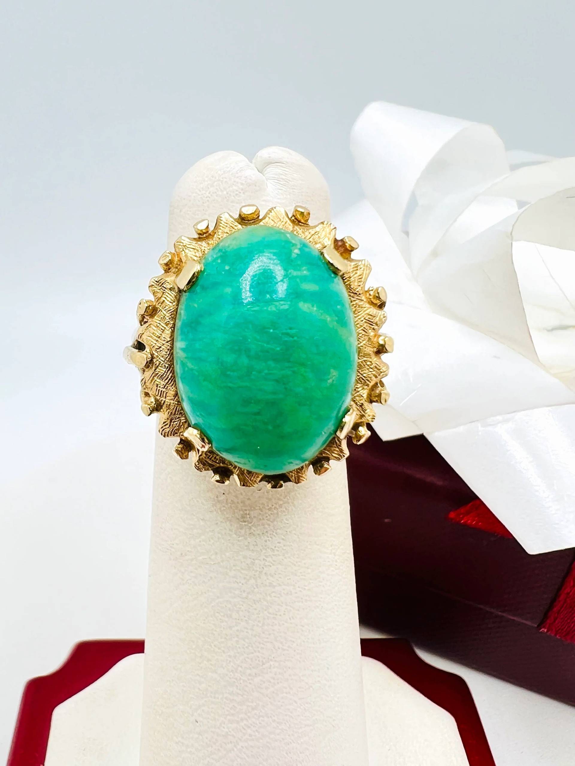 Vintage 14K Gelbgold Jade Cabochon Ring Größe 3.75 von ColorCoutureJewels