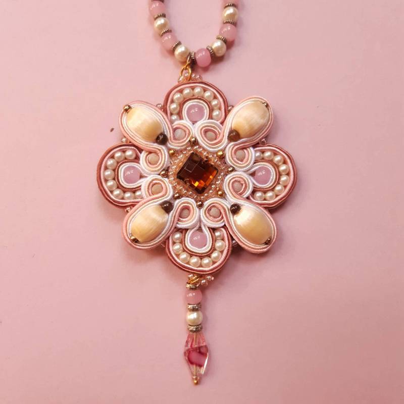 Beige Und Rosa Halskette Beige Und Rosa Halskette von ColorFusionJewelry