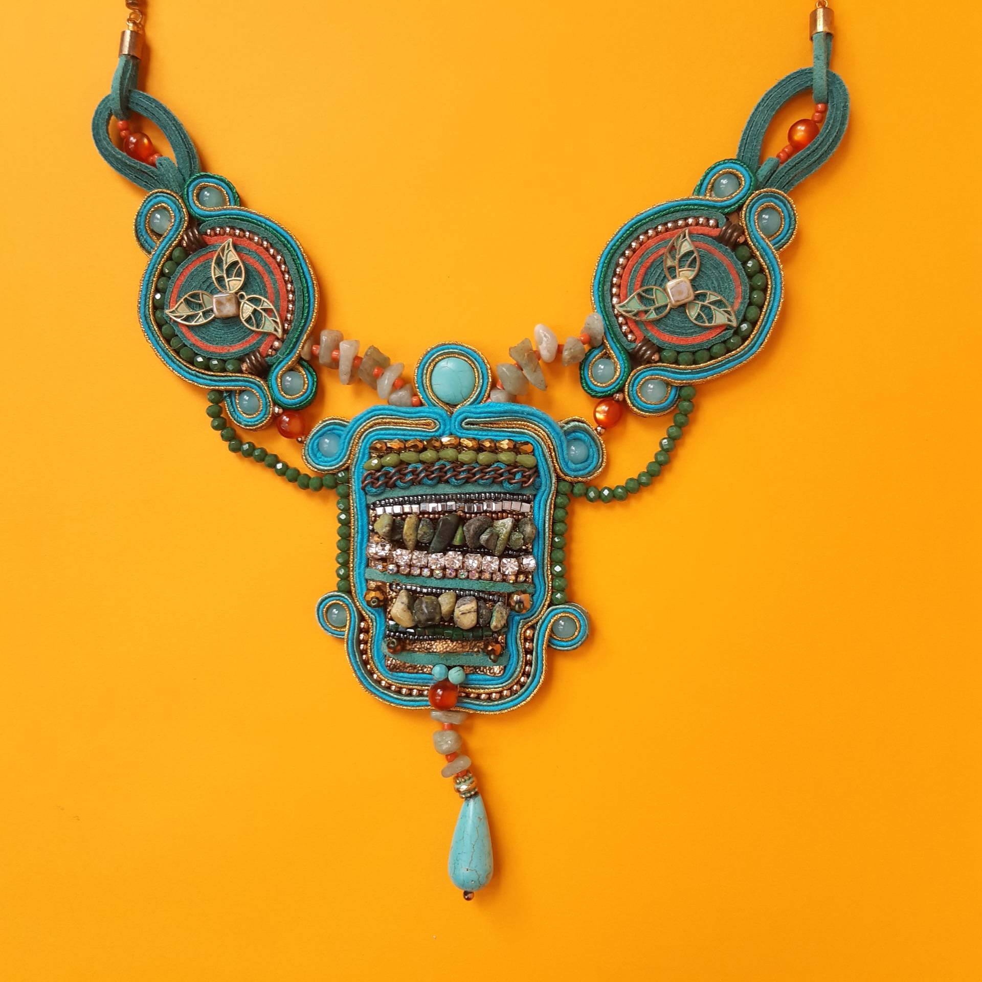 Türkise Perlenkette - Ethno Inspirierter Schmuck Türkise Perlenkette - Ethno Inspirierter Schmuck von ColorFusionJewelry