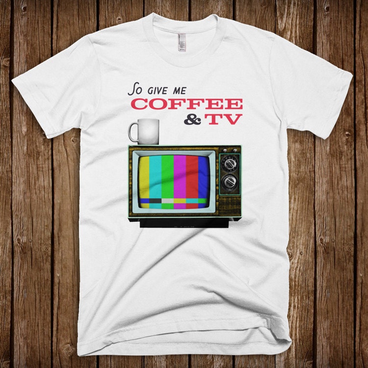 Blur - Kaffee & Tv T-Shirt Britpop Damon Albarn 90Er Jahre Retro Vintage Kaffeeliebhaber Erhältlich in Weiß Und Marineblau Blur - Kaffee & Tv T-Shirt Britpop Damon Albarn 90Er Jahre Retro Vintage Kaffeeliebhaber Erhältlich in Weiß Und Marineblau von ColorOfSoundbyJTB