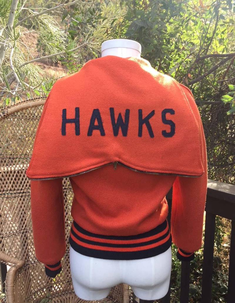 1950Er Jahre Letterman Jacke Mit Zip Shall Logo Kapuze. Rostorange & Schwarz Sized Medium von ColorPaperCollective