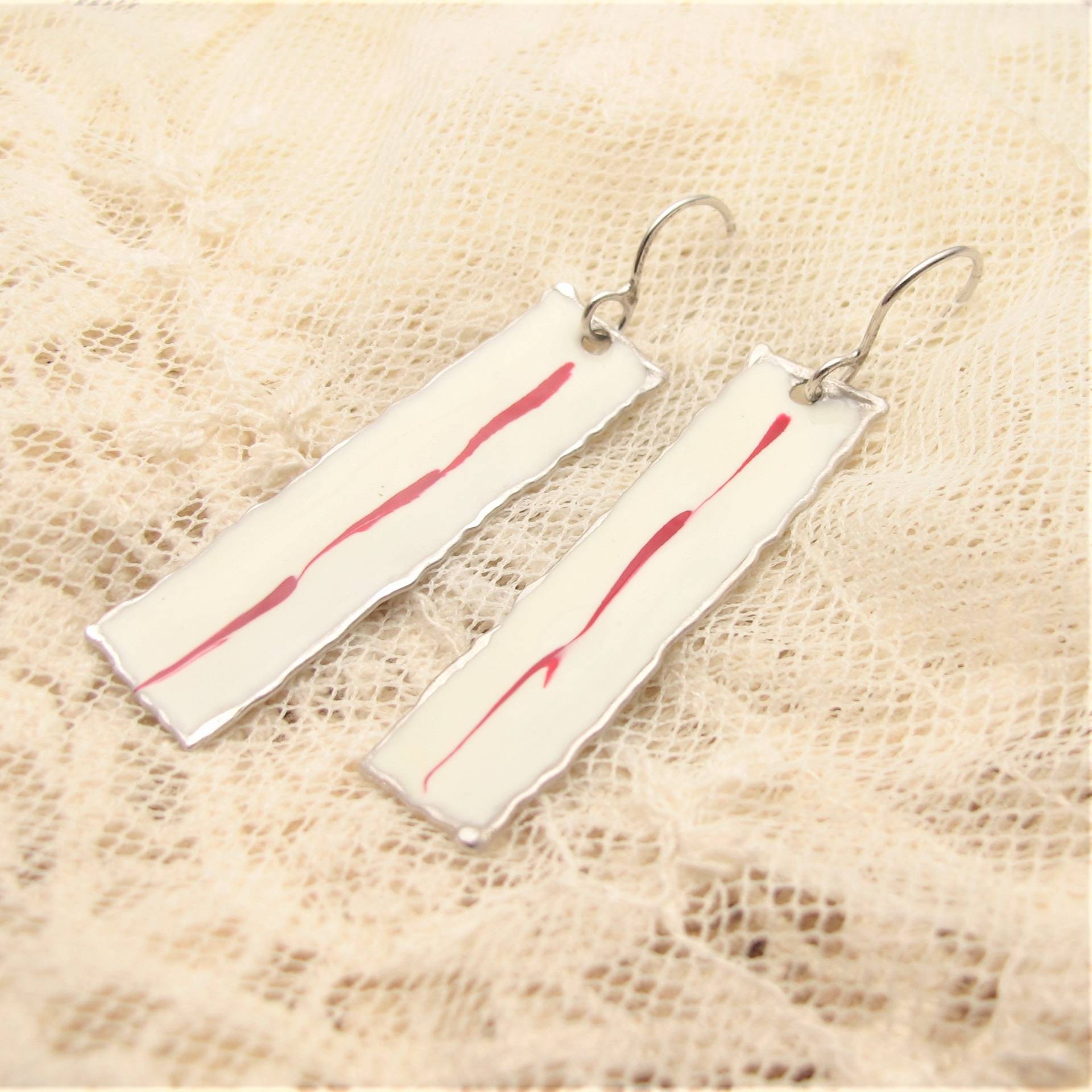 Lange Rosa Lackiert Weißen Emaille Ohrringe, Frühling Pastell Kunst Eco Chic Hochzeitsohrringe, Ooak Ohrringe von ColorSwing