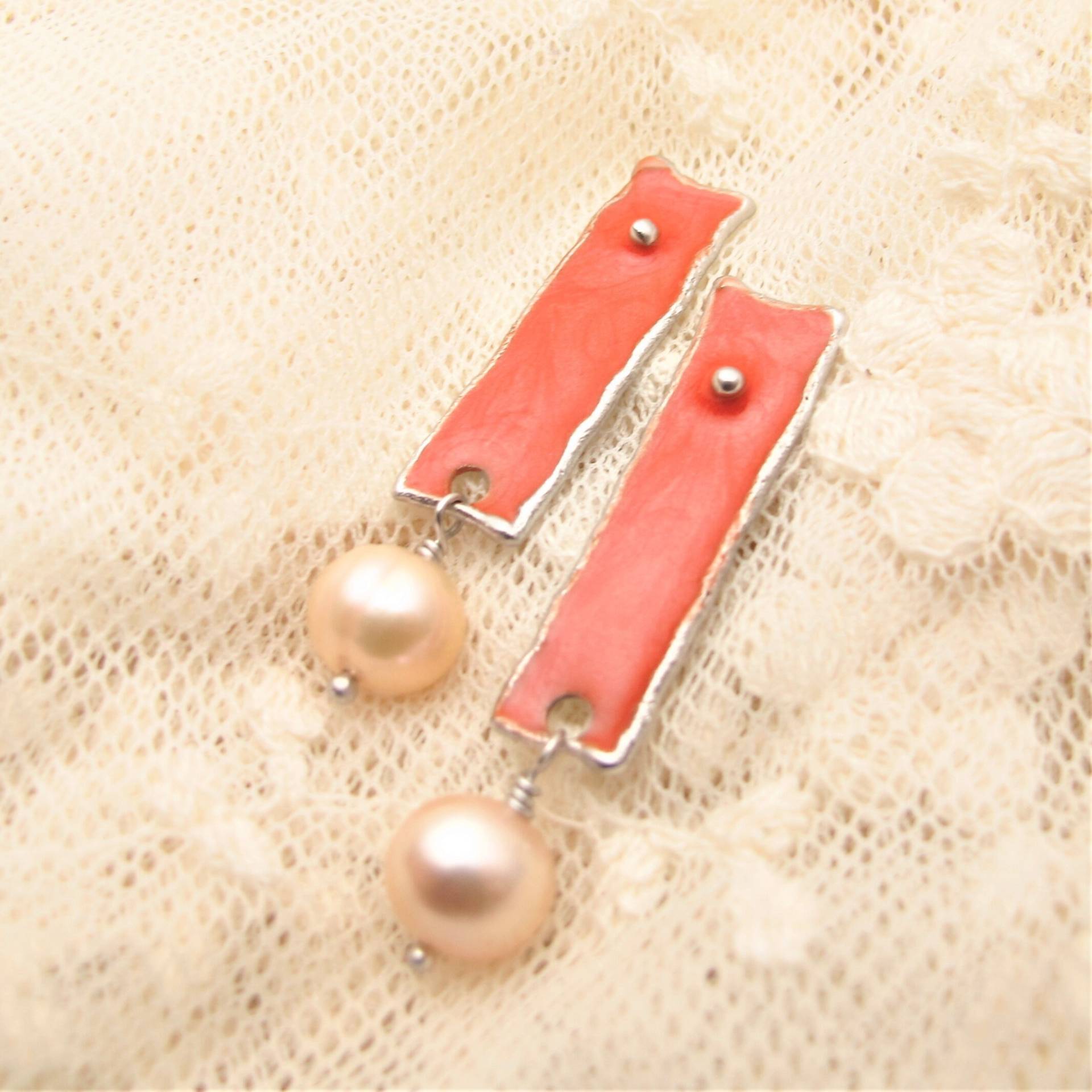 Minimale Ohrringe Bemalt Orange Silber Perle von ColorSwing