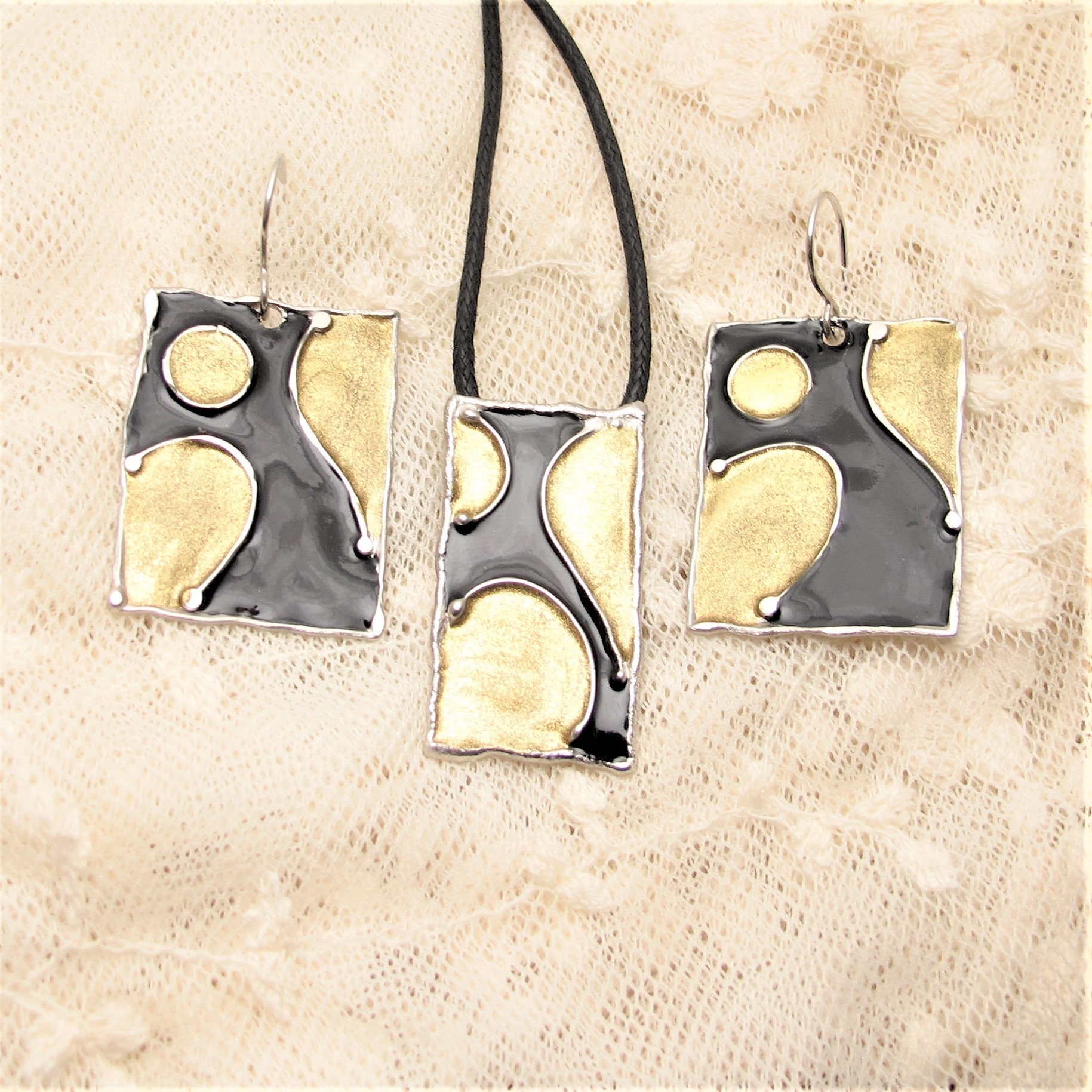 Set Anhänger Ohrringe Emailliert Schwarzgold Quadratisch Abstrakte Malerei von ColorSwing
