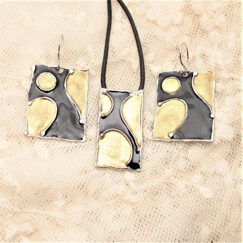 Set Anhänger Ohrringe Emailliert Schwarzgold Quadratisch Abstrakte Malerei Set Anhänger Ohrringe Emailliert Schwarzgold Quadratisch Abstrakte Malerei von ColorSwing
