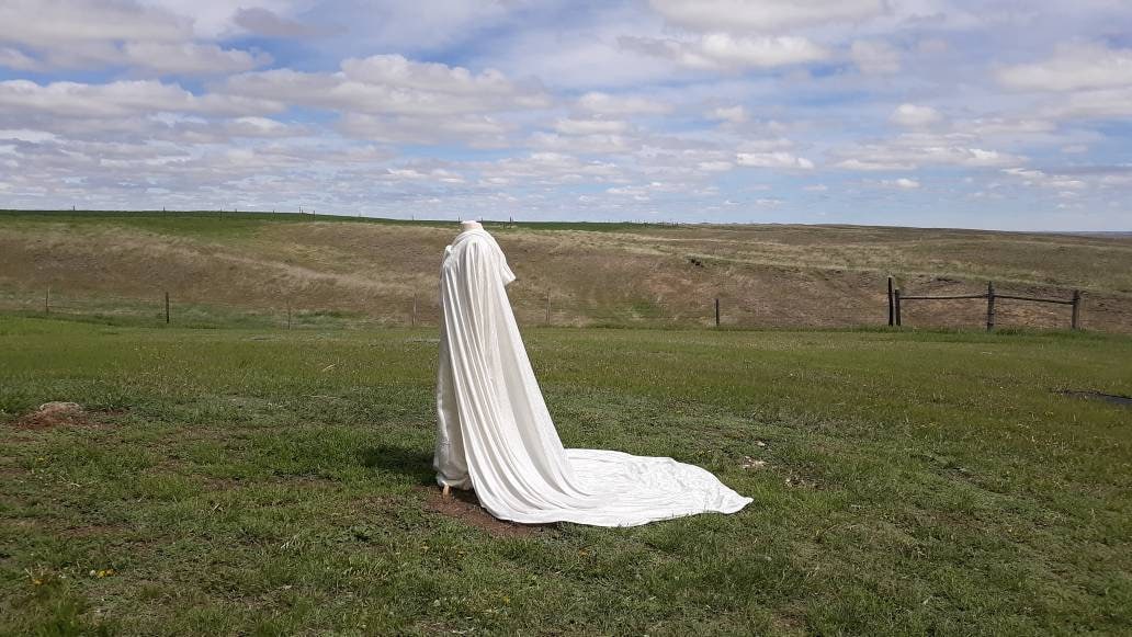 Braut Cape Weiß Samt Kapuzen Umhang Hochzeit Schleier Festival Kostüm von ColorTheWorldArt