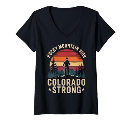 Damen Colorado Strong Wandergrafik im Retro-Stil bei Sonnenuntergang am Berg im Freien T-Shirt mit V-Ausschnitt Damen Colorado Strong Wandergrafik im Retro-Stil bei Sonnenuntergang am Berg im Freien T-Shirt mit V-Ausschnitt von Colorado Hiking Retro Mountain Adventure Wear