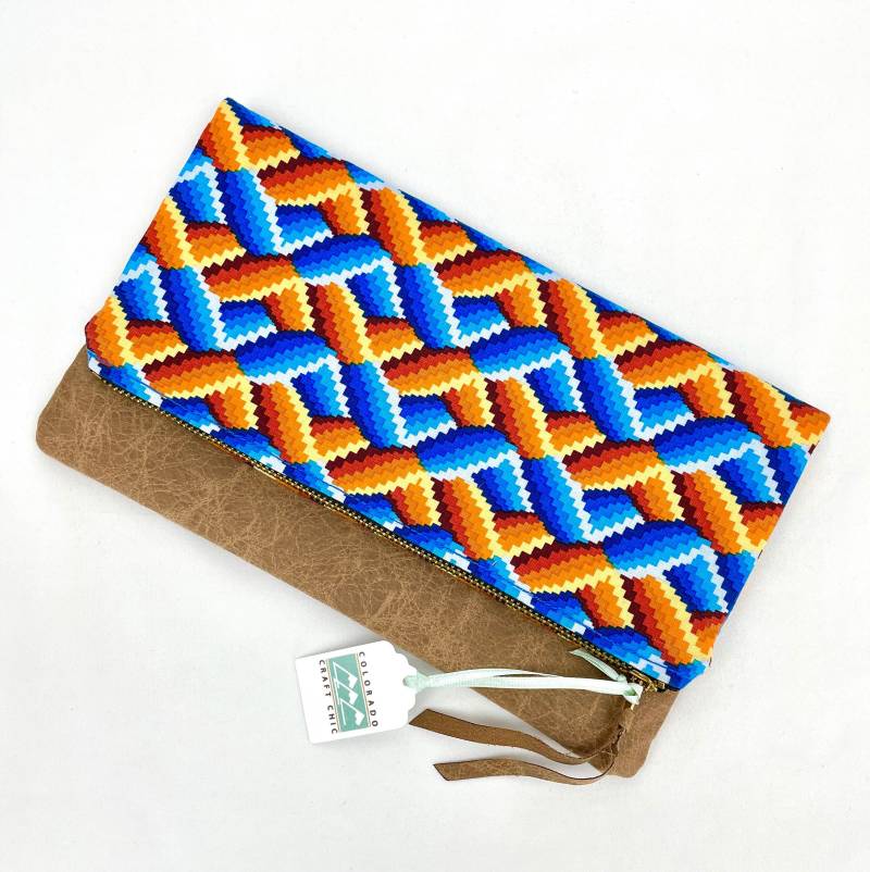 Blau Und Orange Chevron Patch Braun Leder Fold Over Clutch von ColoradoCraftChic