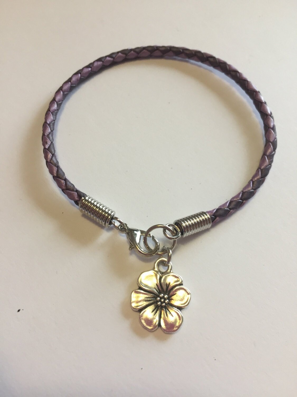 Apfelblüte Geflochtenes Leder Bettelarmband Apfelblüte Geflochtenes Leder Bettelarmband von ColoradoHorseTracks