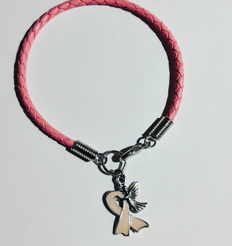 Brustkrebs-Schutzengel Geflochtenes Lederarmband Brustkrebs-Schutzengel Geflochtenes Lederarmband von ColoradoHorseTracks
