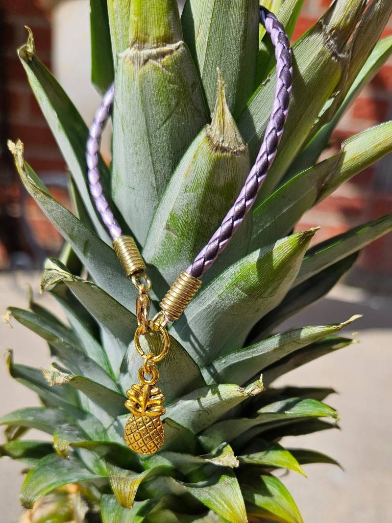 Goldenes Geflochtenes Ananas-Lederarmband Goldenes Geflochtenes Ananas-Lederarmband von ColoradoHorseTracks