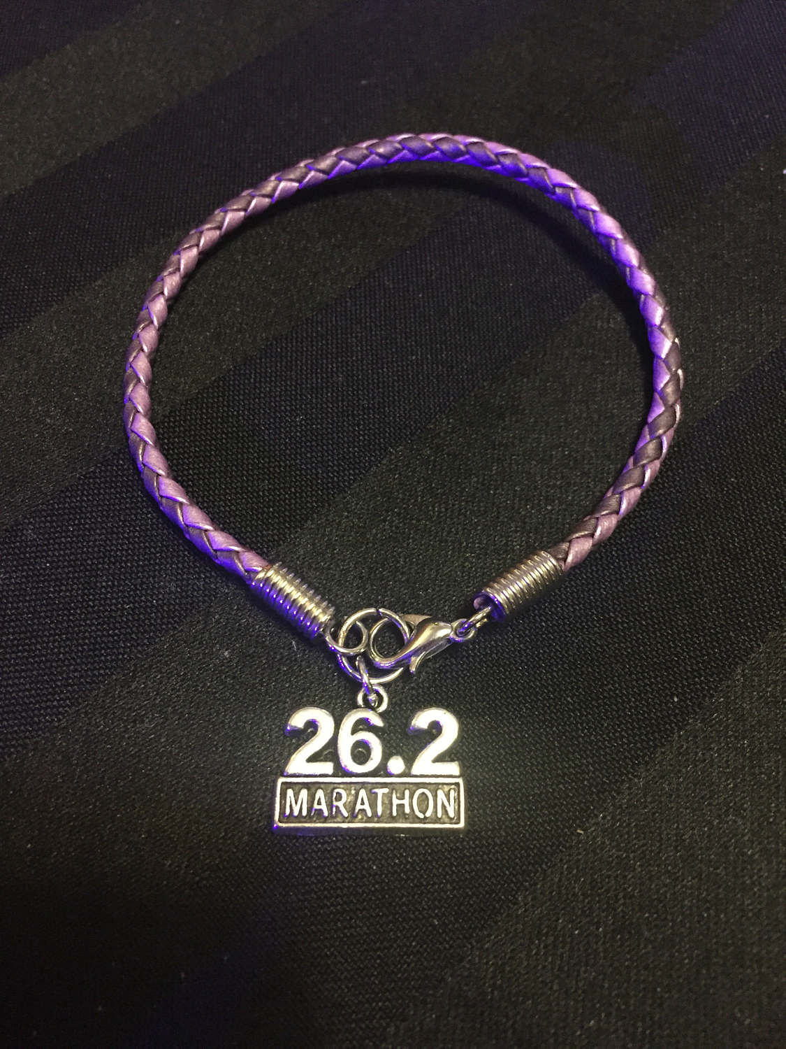 "Marathon Läufer "Marathon Läufer" Geflochtenes Leder Armband." "Marathon Läufer "Marathon Läufer" Geflochtenes Leder Armband." von ColoradoHorseTracks