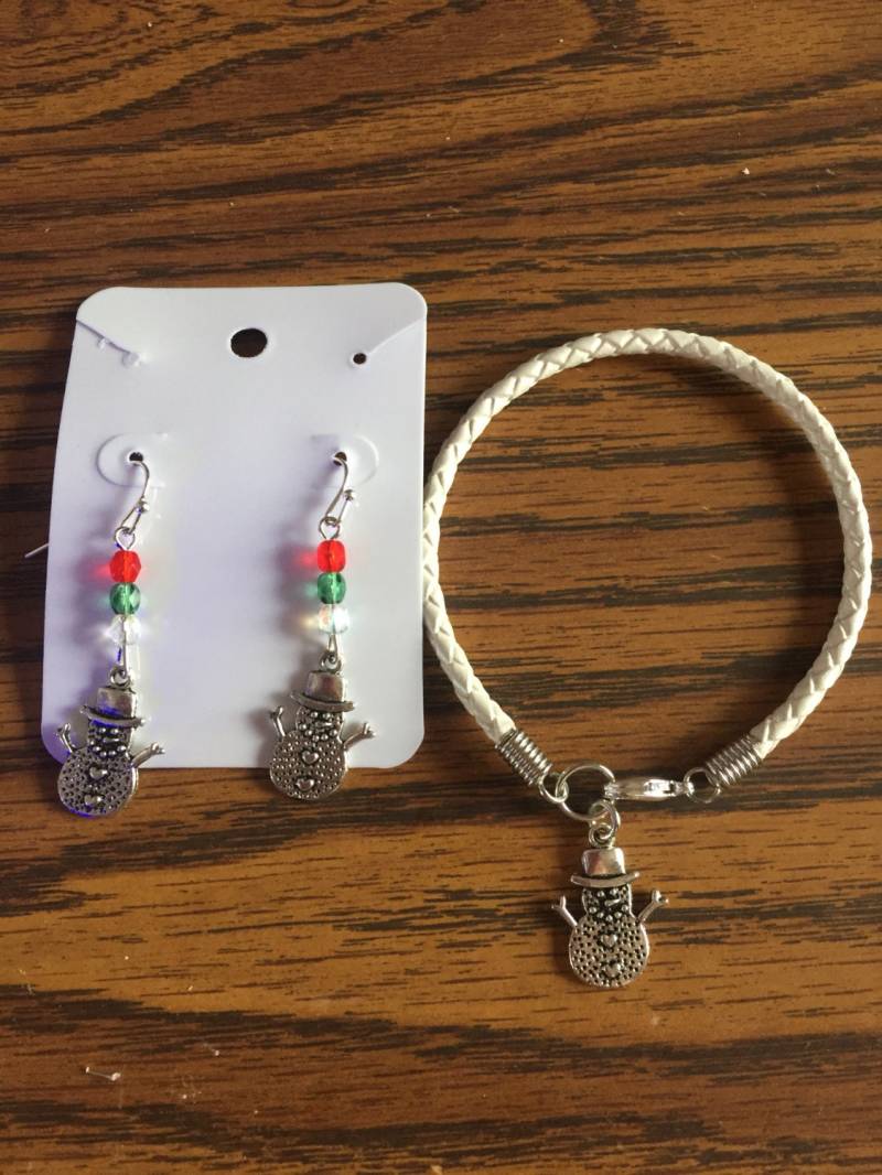 Schneemann Geflochtenes Lederarmband & Ohrringe Set von ColoradoHorseTracks