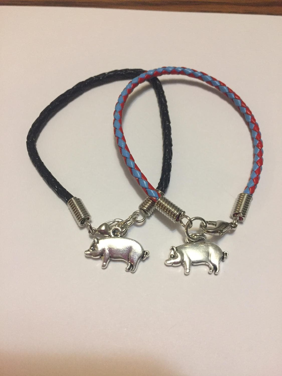 Super Süßes Schweinchen Geflochtenes Leder Armband Super Süßes Schweinchen Geflochtenes Leder Armband von ColoradoHorseTracks