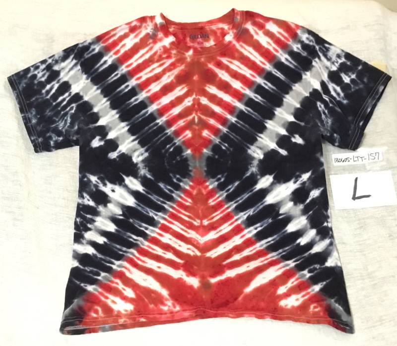 Große Batik T-Shirt X Muster Rottöne Und Schwarz von ColoradoTied