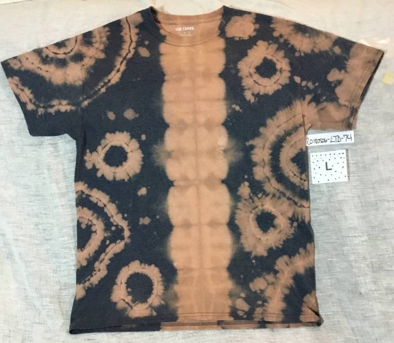 Großes, Marineblaues T-Shirt Mit Bleiche-Dye-Muster von ColoradoTied