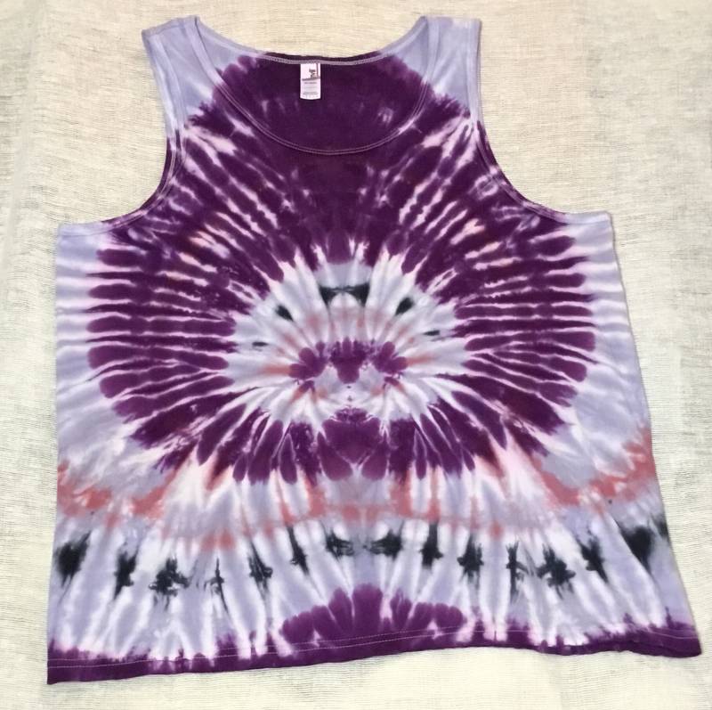 Großes Unisex Tank-Top Gefärbt in Einer Blüte Doppelspirale Mit Purpur, Schwarz, & Blutrot von ColoradoTied