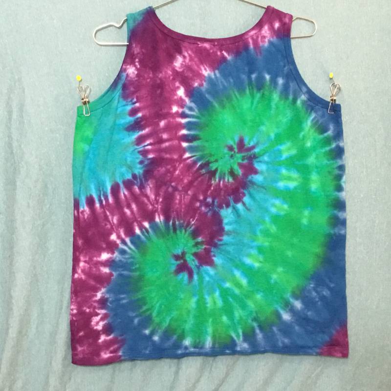 Großes Dharma Tank-Top Für Damen, Gebatikt in Einer Diagonalen Doppelspirale Pflaume, Blau Und Grün von ColoradoTied