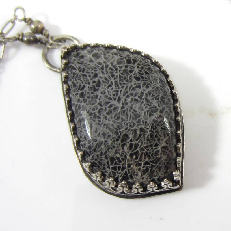 Knisterte Tropfen Halskette - Sterling Silber Und Handgeschliffenes Knisterte Stein Knisterte Tropfen Halskette - Sterling Silber Und Handgeschliffenes Knisterte Stein von ColoredRock