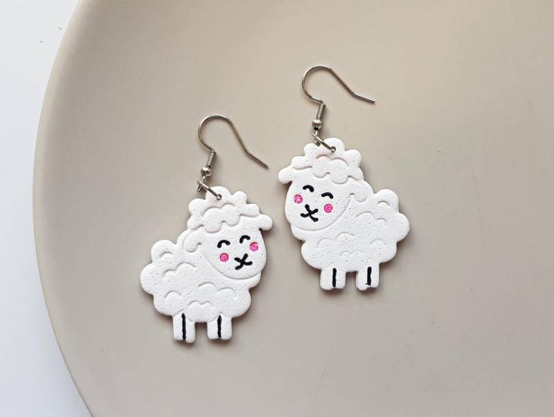 Handgemachte Weiße Schaf Ohrringe, Polymer Clay Statement Schmuck, Oster Festival Accessoires, Niedliche Mode Einzigartige Geschenke Für Sie Handgemachte Weiße Schaf Ohrringe, Polymer Clay Statement Schmuck, Oster Festival Accessoires, Niedliche Mode Einzigartige Geschenke Für Sie von ColoreriaStudio