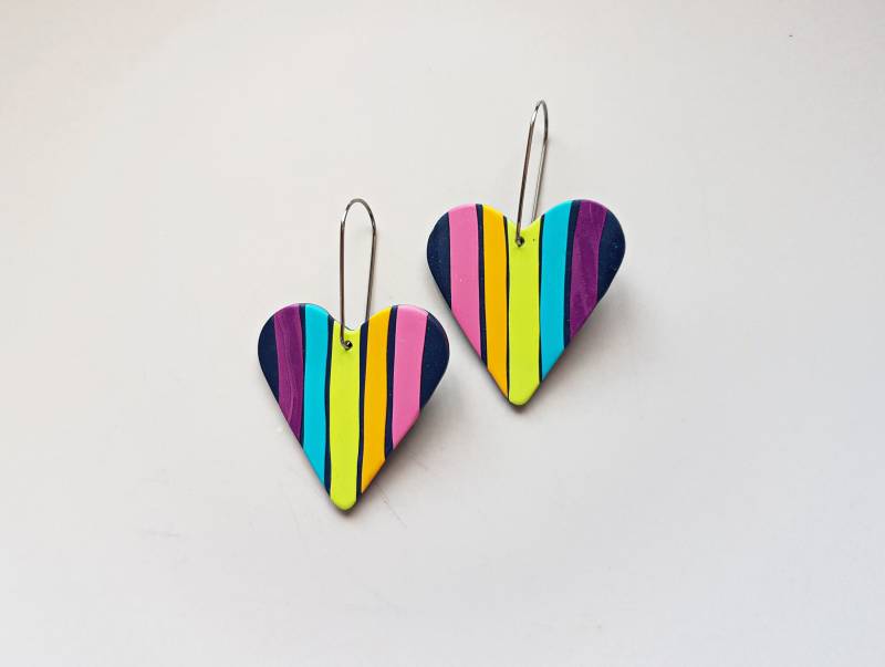 Regenbogen Gestreifte Ohrringe in Herzform, Handgemachter Statement Schmuck, Bunte Festival Accessoires, 80S Neon Mode, Einzigartige Geschenke Für Regenbogen Gestreifte Ohrringe in Herzform, Handgemachter Statement Schmuck, Bunte Festival Accessoires, 80S Neon Mode, Einzigartige Geschenke Für von ColoreriaStudio