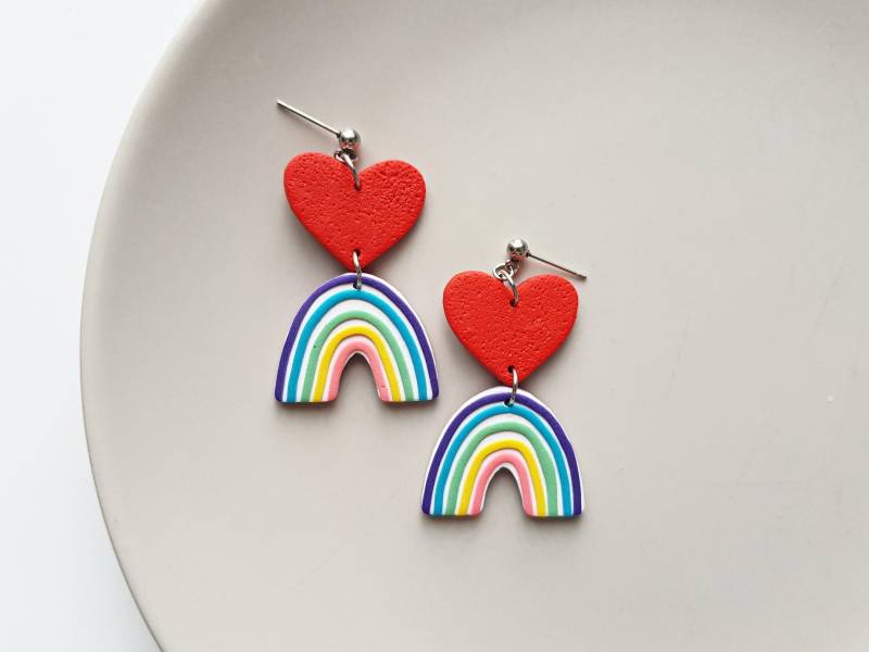 Rote Herz Und Regenbogen Ohrringe, Handgemachter Statement Schmuck, Bunte Festival Accessoires, Retro-Mode, Streetwear, Einzigartige Geschenke Für Rote Herz Und Regenbogen Ohrringe, Handgemachter Statement Schmuck, Bunte Festival Accessoires, Retro-Mode, Streetwear, Einzigartige Geschenke Für von ColoreriaStudio