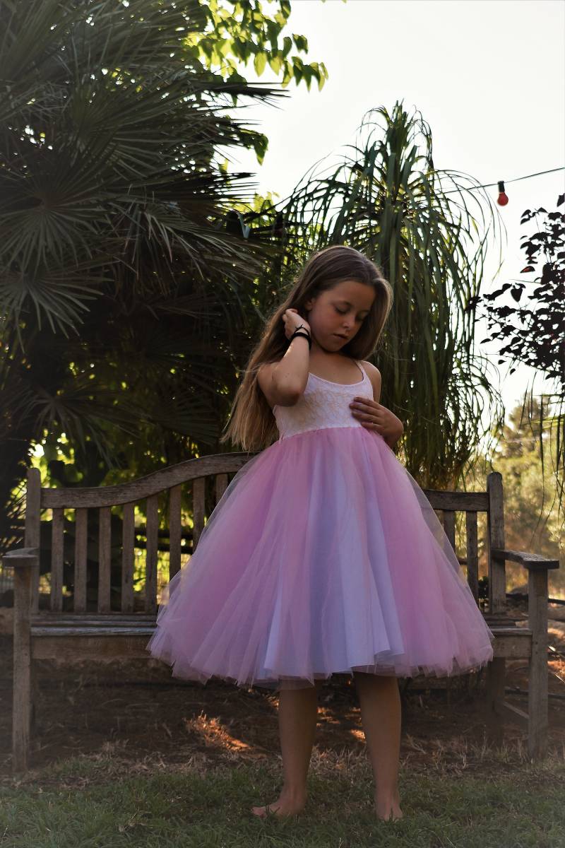 Blume Rosa Tüll - Sommer-Twirly Wirbeln Tüll-Kleid Kommunion Kleid Für Mädchen Und Spitze-Mädchen-Kleid Brautjungfer Mädchenkleid von ColoresForYou