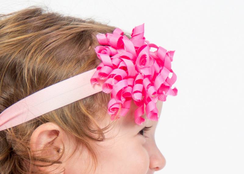 Rosa Lockiges Stirnband Für Baby Mädchen - Und Blumen Haarband von ColoresForYou