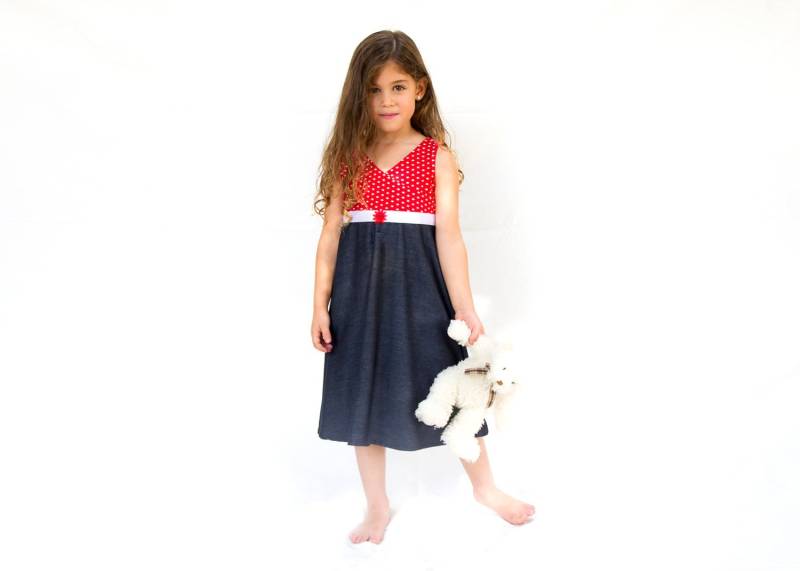 Wirbeln Sie Mädchen Red Dot Und Jeans Kleid - Ärmellose Wirbeln Sommerkleid Für Kleinkind von ColoresForYou