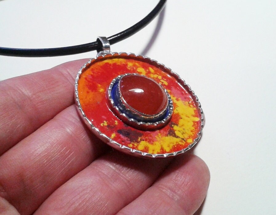 Die Sonne, Silber Medaillon Mit Karneol Die Sonne, Silber Medaillon Mit Karneol von ColorsByMaria