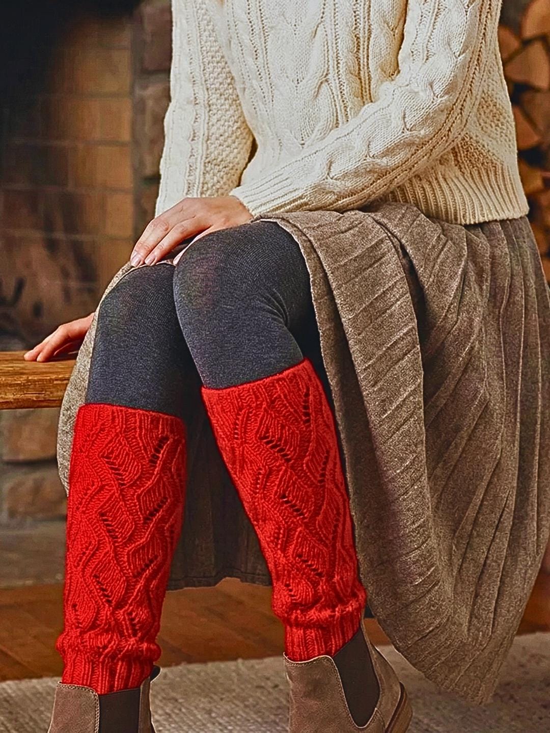 Rote Gemütliche Handgestrickte Wollen Stulpen Für Frauen von ColorsofIndiaStudio