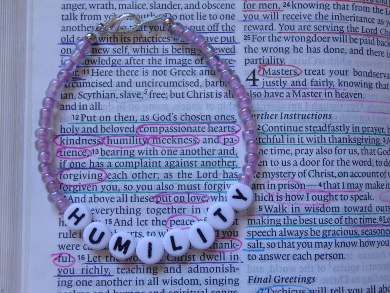 Demut Perlenarmband - "Clothe Yourselves" Kollektion Demut Perlenarmband - "Clothe Yourselves" Kollektion von Colossians3Designs