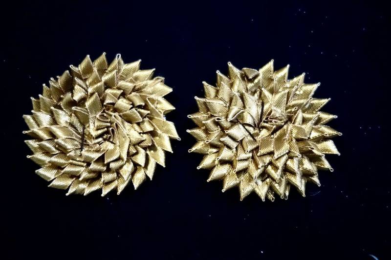 Handgenähte Sternblume Deko Applikation Mit Gold Metallic Band Handgenähte Sternblume Deko Applikation Mit Gold Metallic Band von ColourCocoon