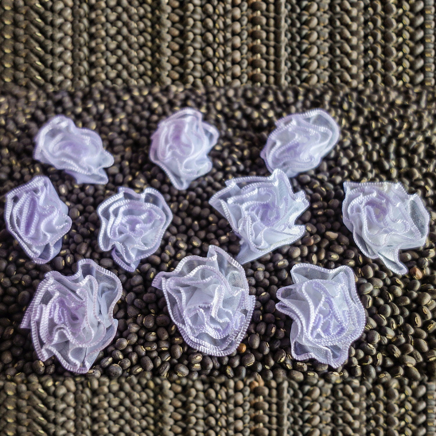 Kleine Leichte Lila Schiere Rüsche Bandblumen Kleine Leichte Lila Schiere Rüsche Bandblumen von ColourCocoon