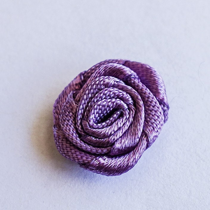 Miniatur Variegated Licht Lila Band Rose Knospen Miniatur Variegated Licht Lila Band Rose Knospen von ColourCocoon