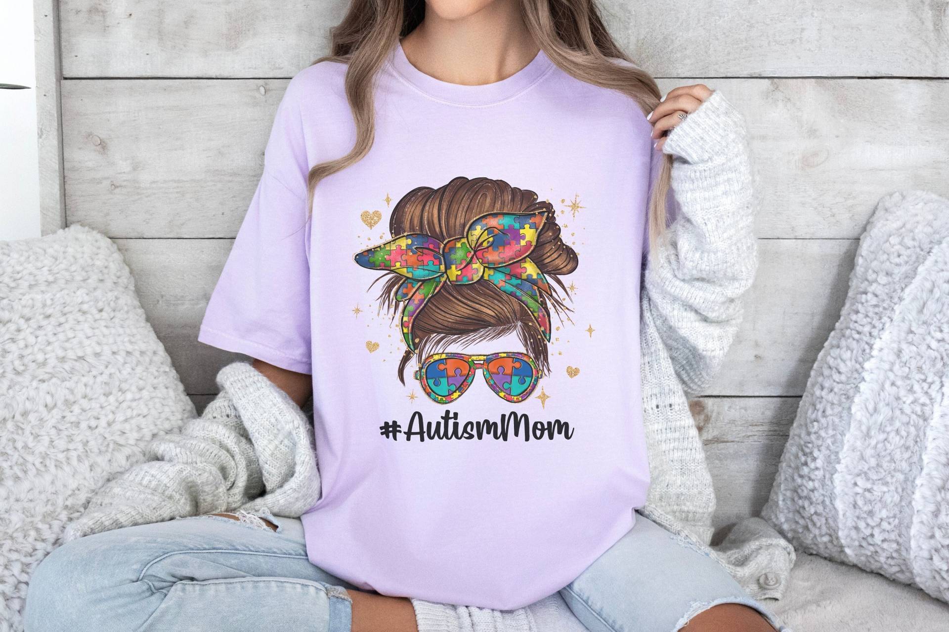 Autism Mom Sunglasses Shirt | T-Shirt Neurodiversity Awareness Messy Bun Mother's Day Gift Cute Comfort Color von ColourfulAnni