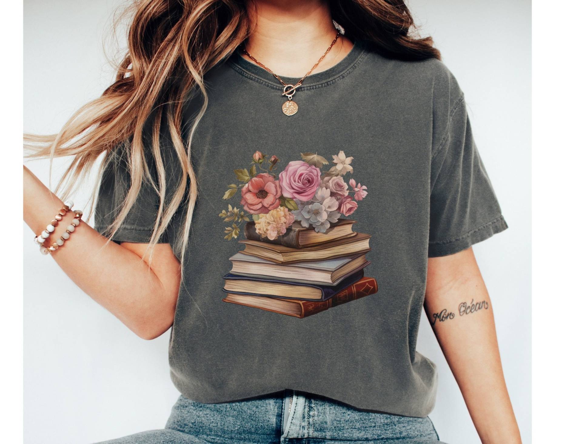 Books & Flowers Shirt | Cute Gift For Booklover Bookworm Reading T-Shirt Floral Book Comfort Color von ColourfulAnni